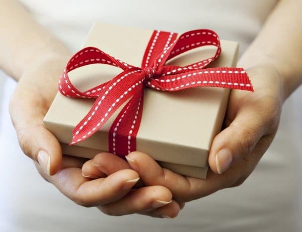 Sinh nhật chồng nên tặng gì? Gợi ý 30+ món quà tặng sinh nhật chồng cực ý nghĩa