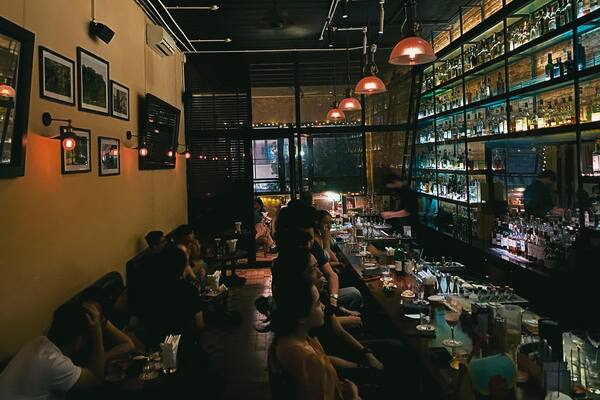 10 quán rượu yên tĩnh ở Sài Gòn thưởng thức ly cocktail độc đáo