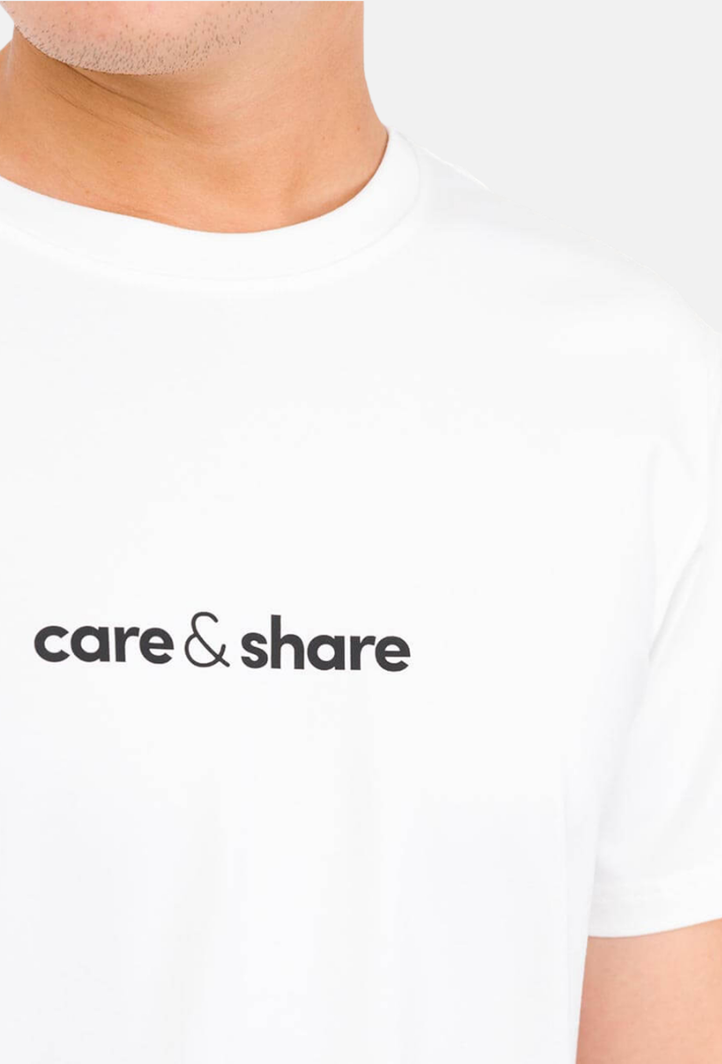 T-Shirt Care & Share in giữa  3