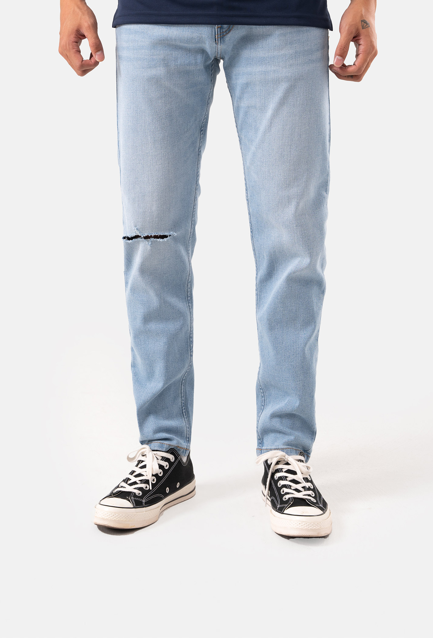 Quần Jeans Basic Slimfit xé gối - màu Xanh nhạt 