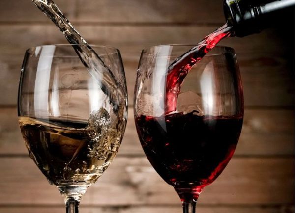 Rượu vang và rượu mạnh: Có sự khác nhau nào giữa hai loại rượu?
