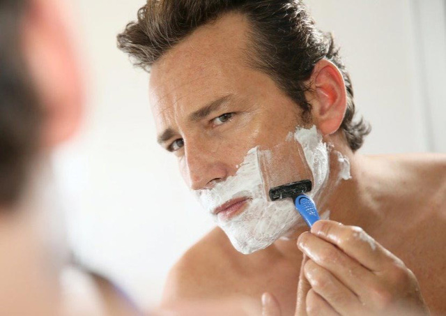 Những sai lầm khi cạo râu khiến da bị tổn thương
