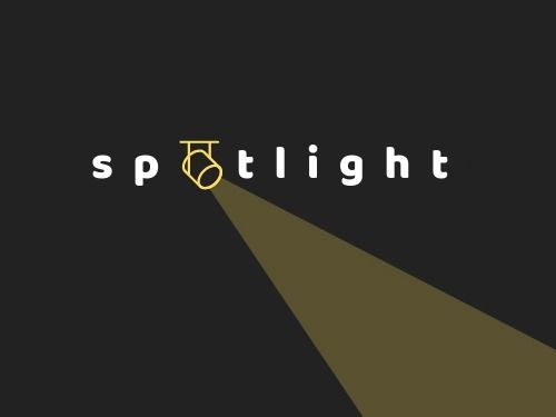 Spotlight là gì? 7 cách để giúp bạn luôn chiếm trọn spotlight