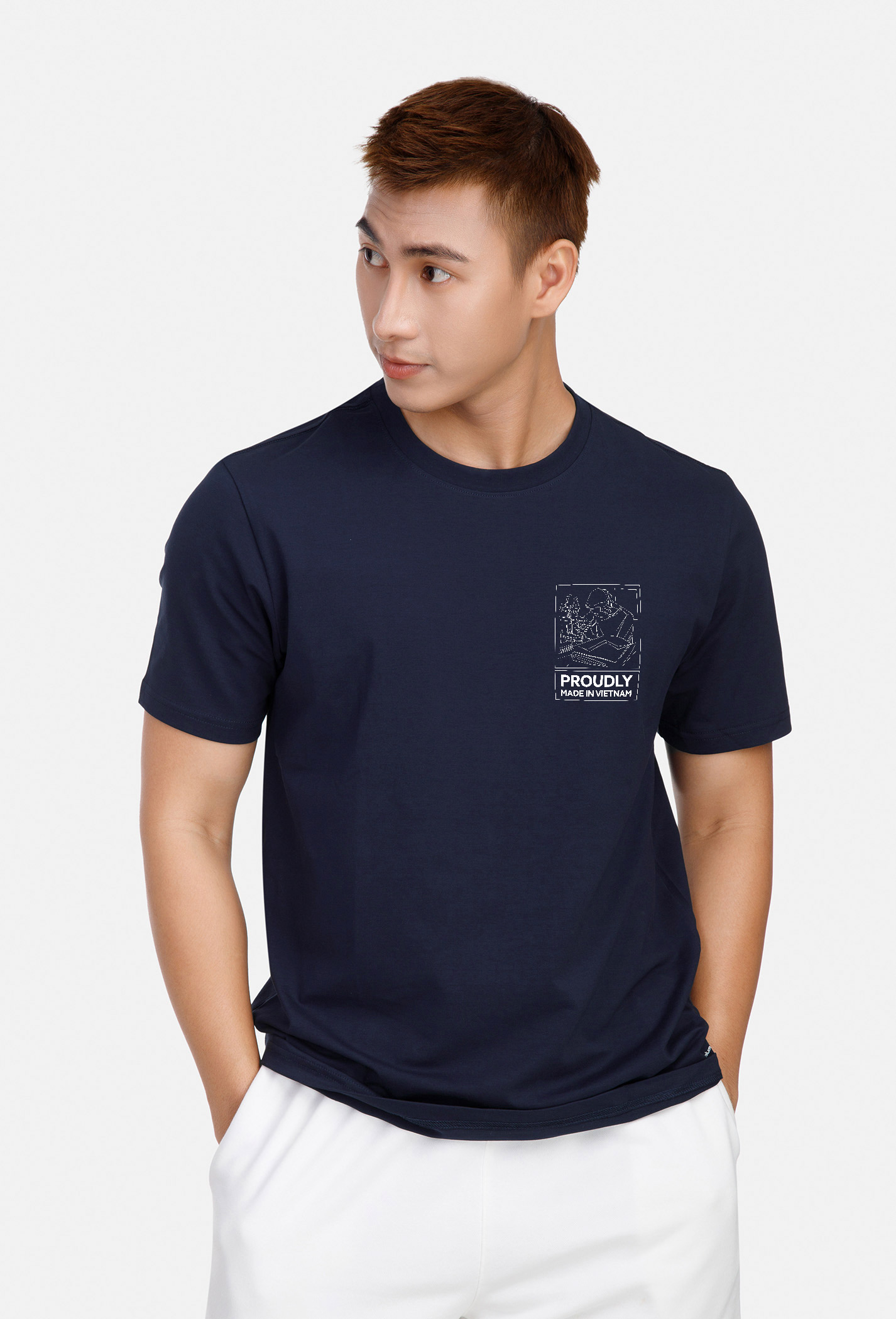   Proudly | Áo thun Cotton Compact "See me: Sewing" in nét xanh-navy 1
