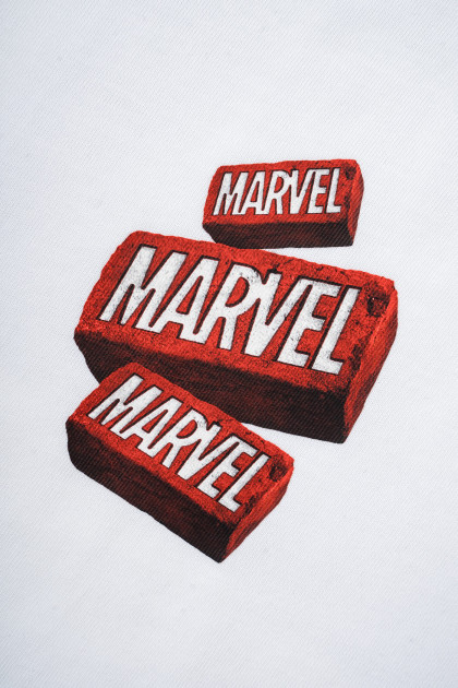 Áo thun oversize Marvel logo Brick - Trắng more