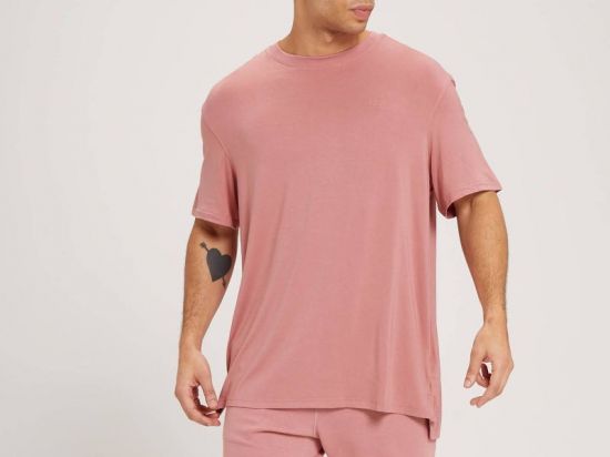 Top 10 áo thun hồng local brand đẹp xịn cho nam giới cực phong cách