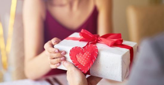 Noel nên tặng gì cho người yêu ? 30 món quà Noel độc đáo nhất 2023