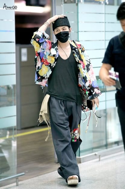 Tổng hợp 13 outfit thời trang sân bay của G-Dragon độc lạ, cực chất
