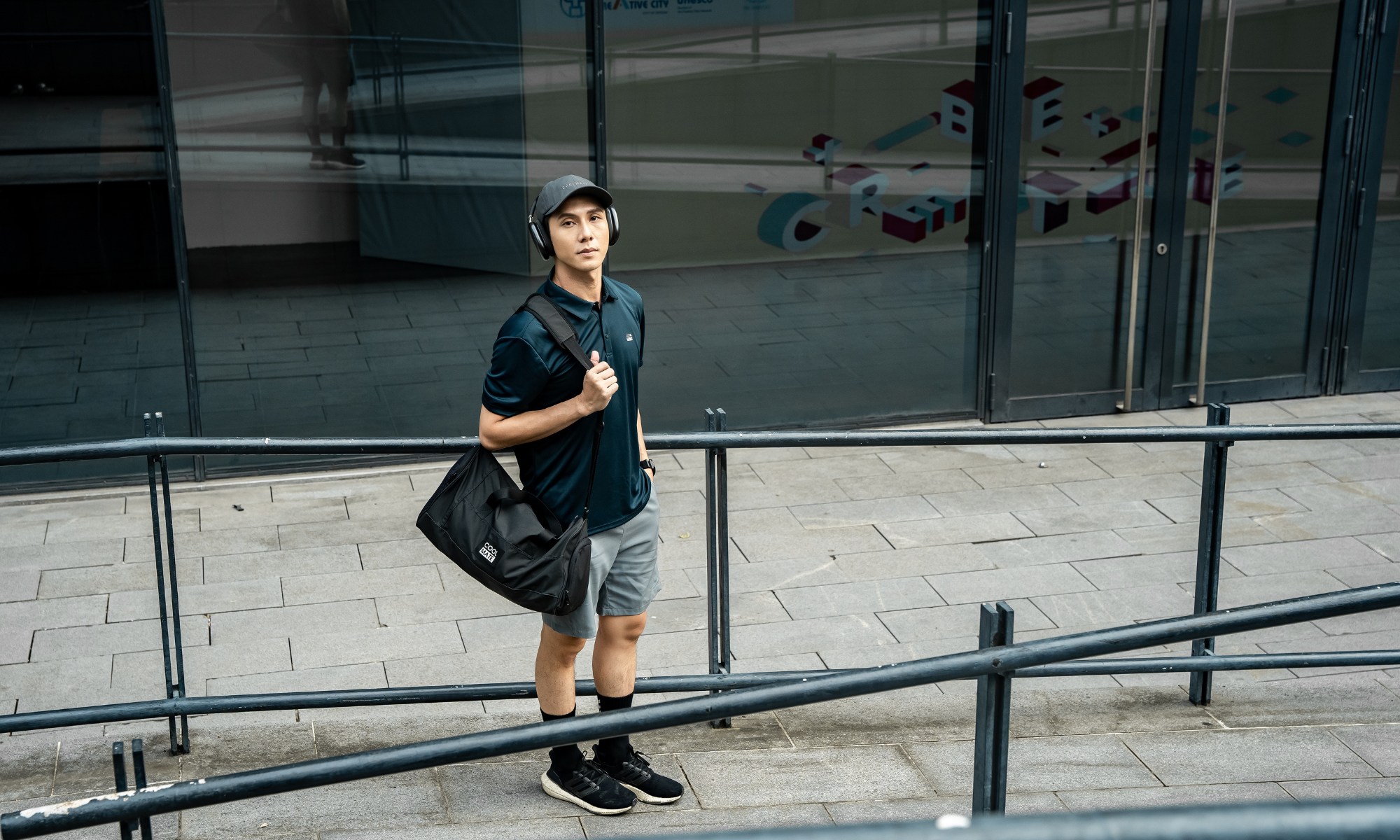 Nên ưu tiên giặt tay hoặc chọn chế độ giặt nhẹ của máy giặt để giữ áo polo luôn bền đẹp